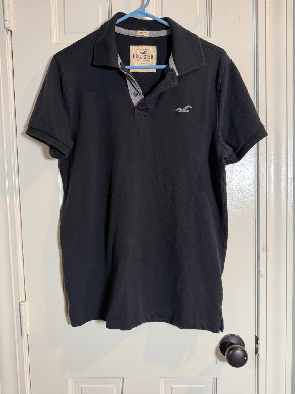Hollister Men's Black Short-Sleeve Polo with Gray Logo